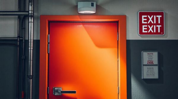 Les avantages essentiels des portes coupe-feu en sécurité incendie