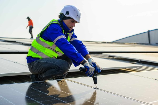 Pourquoi installer des panneaux solaires chez soi à Nice ?