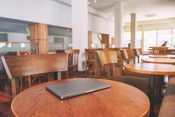 Quels sont les avantages d’opter pour une table à manger rectangulaire en bois ?