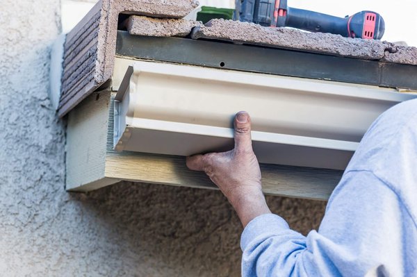 Gouttière en alu : les raisons d'un remplacement